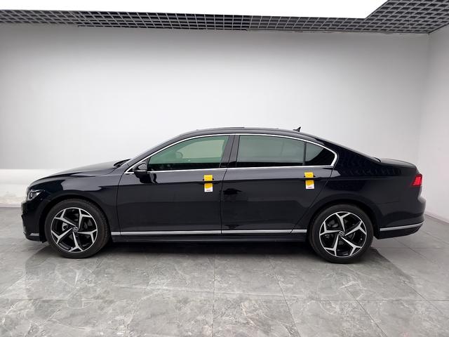 Volkswagen Magotan 2025 thumb 2