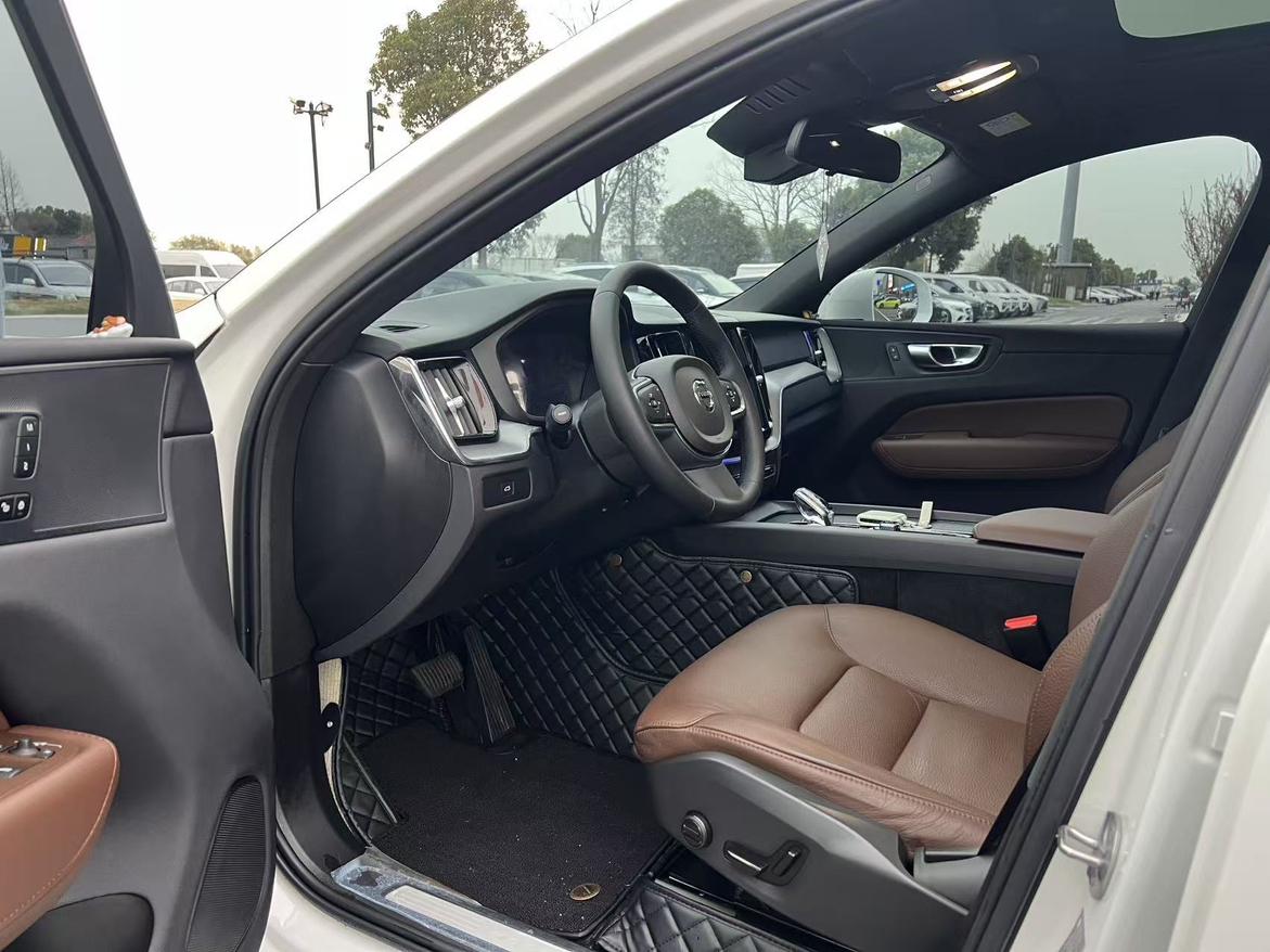 Volvo XC60 2024 thumb 6