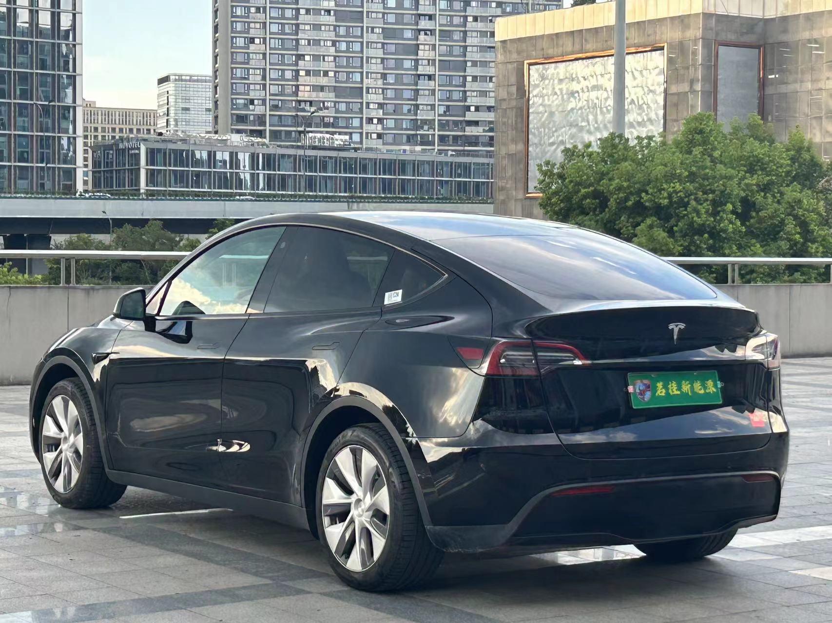 Tesla Model Y 2022 thumb 2