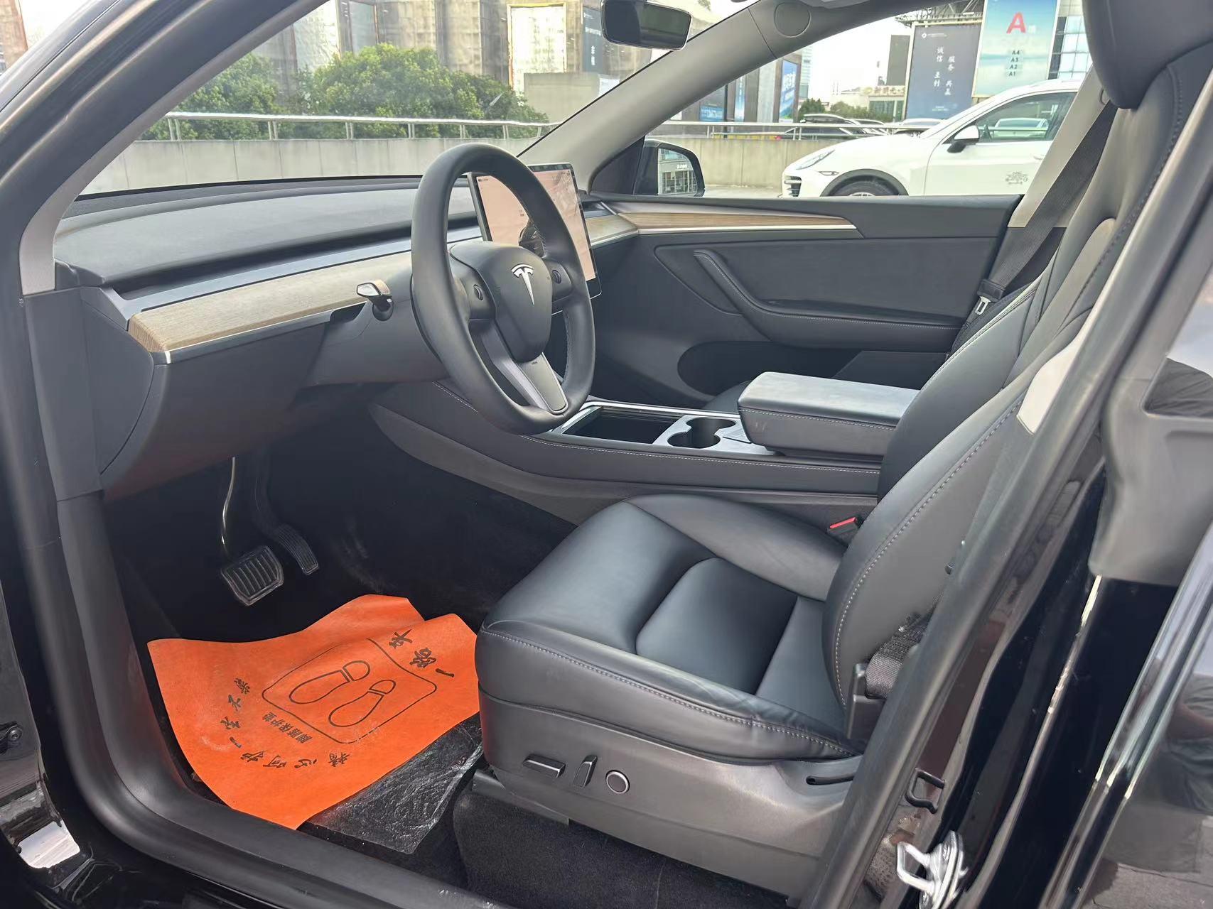 Tesla Model Y 2022 thumb 9