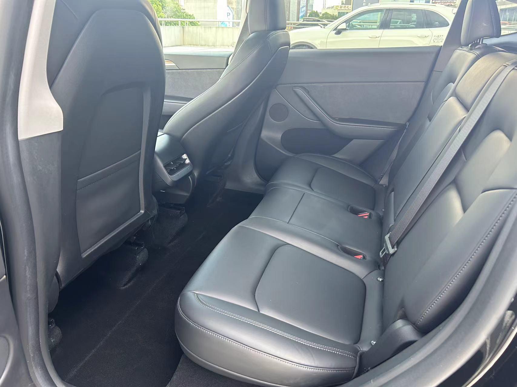 Tesla Model Y 2022 thumb 10