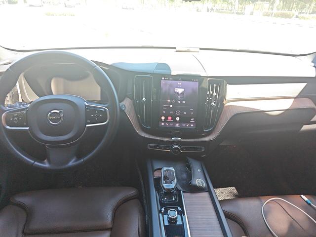 Volvo XC60 2022 thumb 3