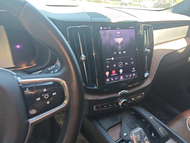 Volvo XC60 2022 thumb 6
