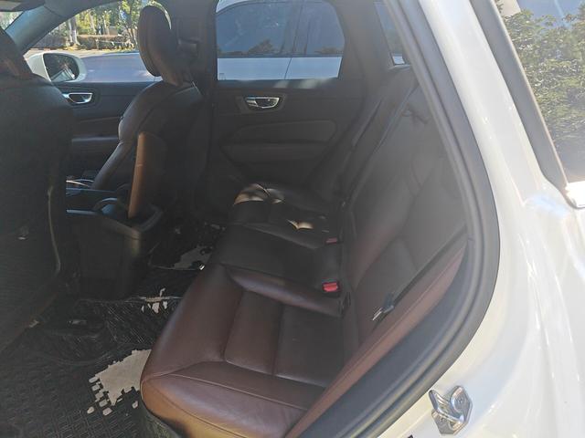 Volvo XC60 2022 thumb 10