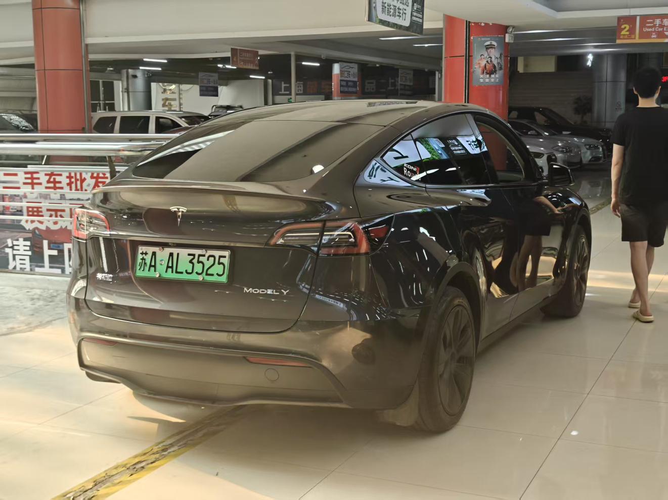 Tesla Model Y 2024 thumb 3