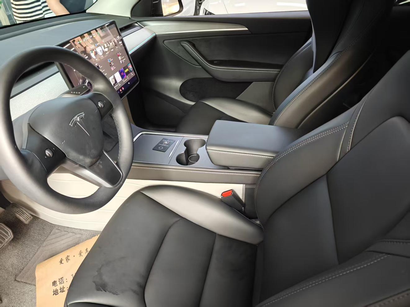 Tesla Model Y 2024 thumb 6