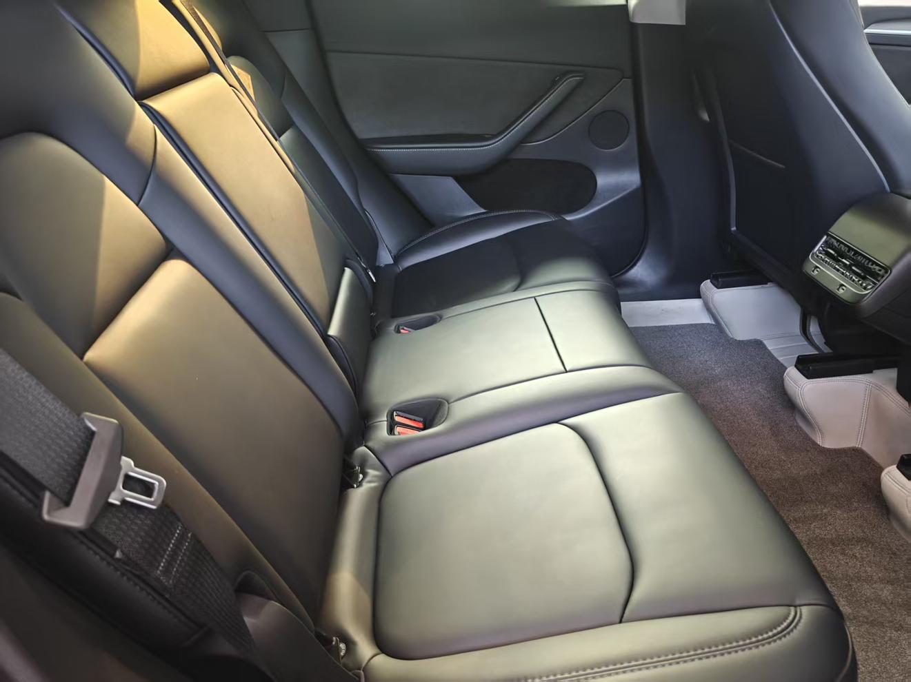 Tesla Model Y 2024 thumb 7