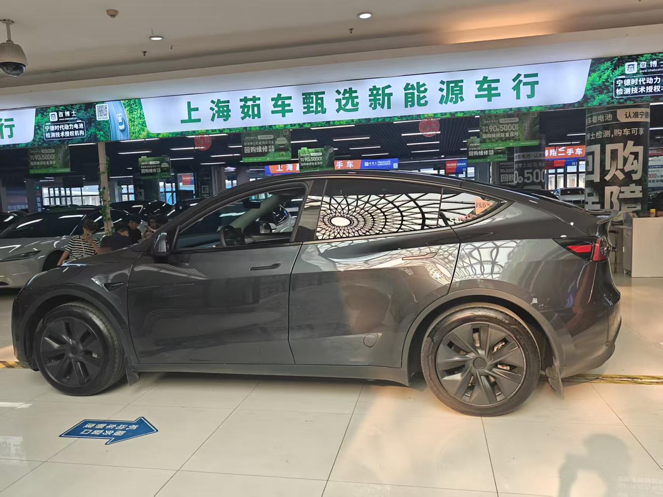 Tesla Model Y 2024 thumb 10
