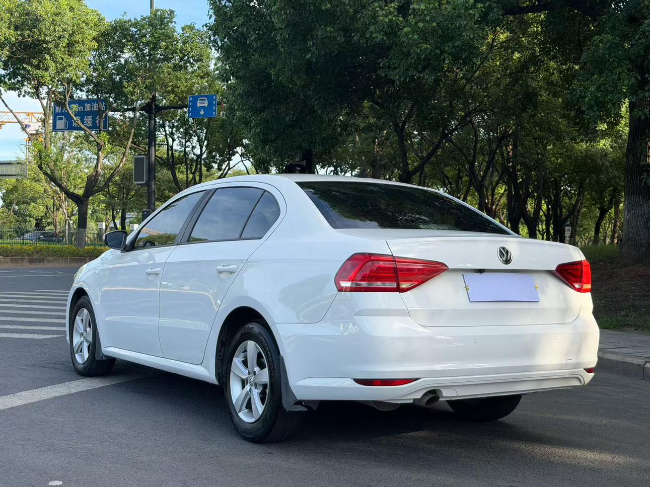 Volkswagen Lavida XR 2015 thumb 2