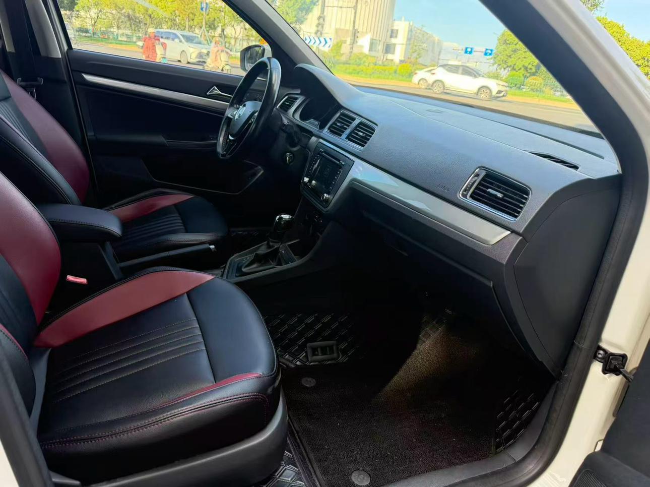 Volkswagen Lavida XR 2015 thumb 4