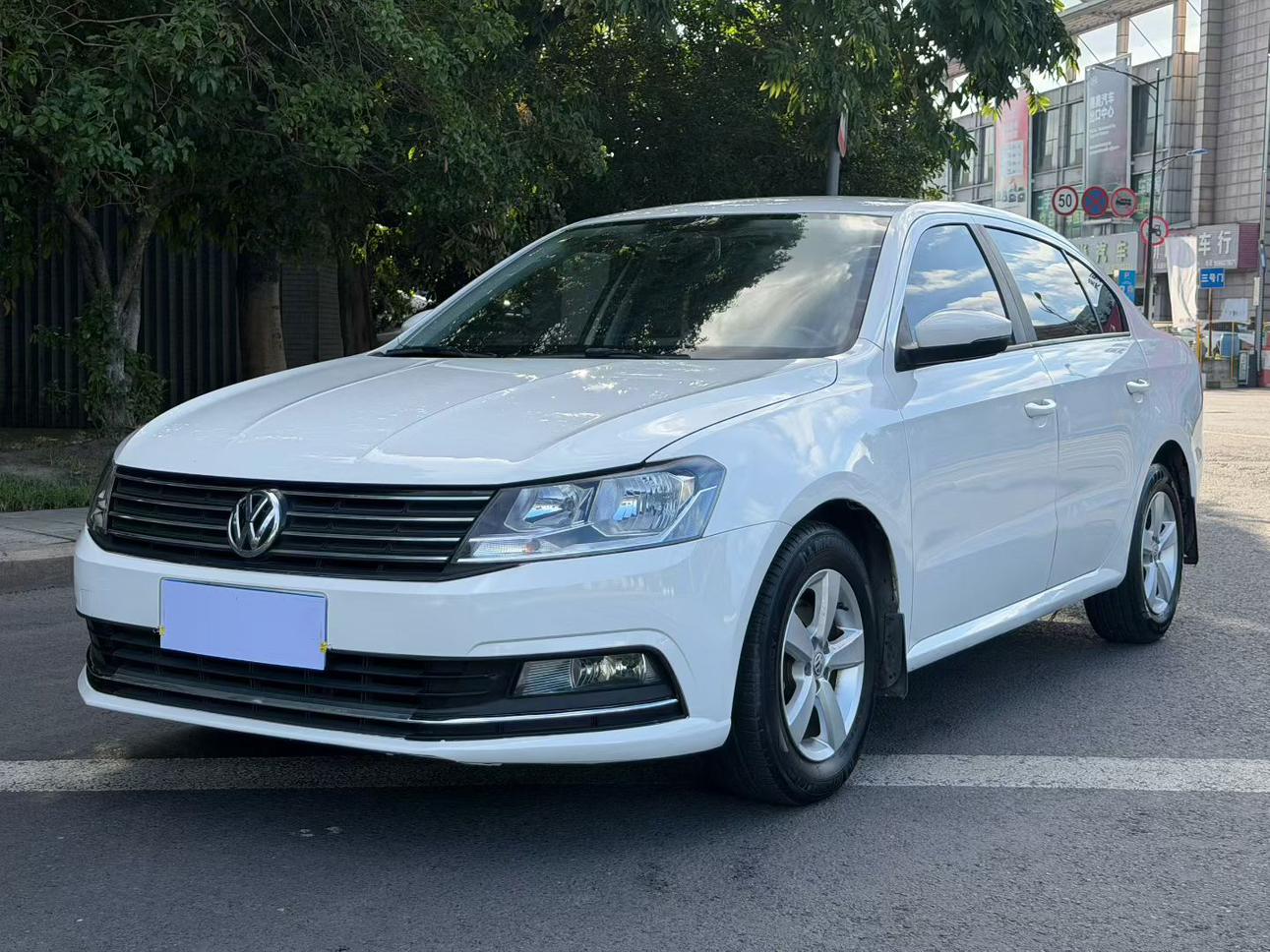 Volkswagen Lavida XR 2015 thumb 8