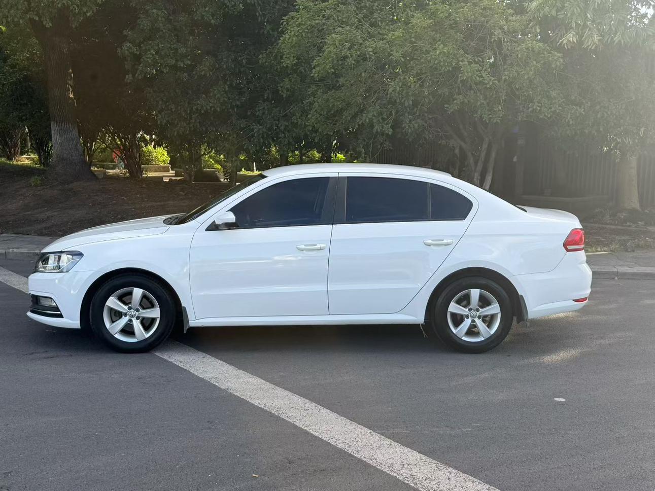 Volkswagen Lavida XR 2015 thumb 10