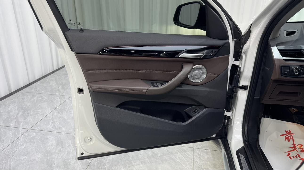 BMW X1 2021 thumb 6