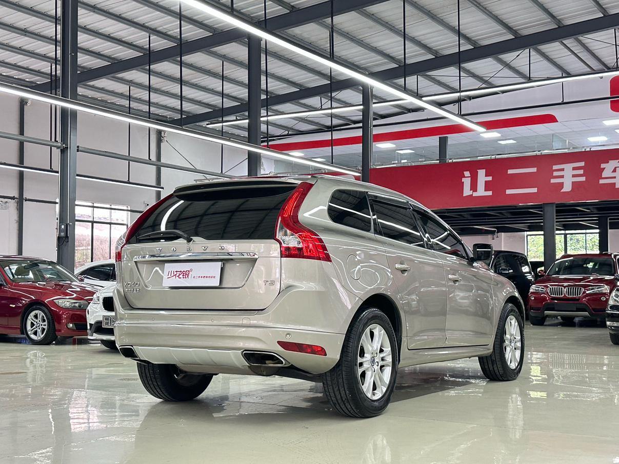 Volvo XC60 2016 thumb 4