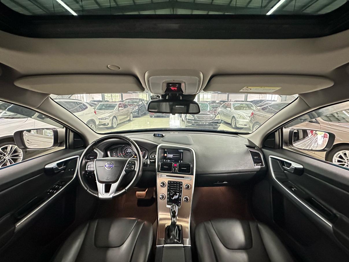 Volvo XC60 2016 thumb 5
