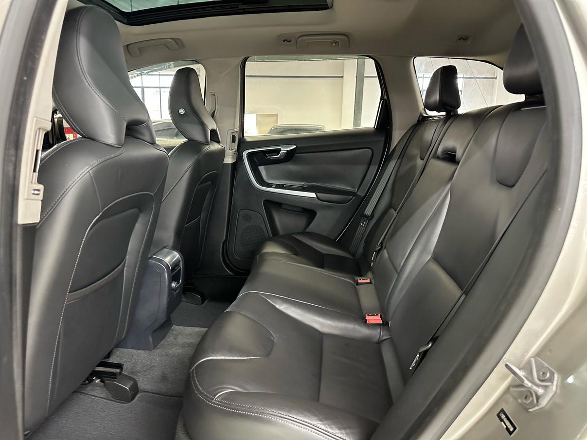 Volvo XC60 2016 thumb 7
