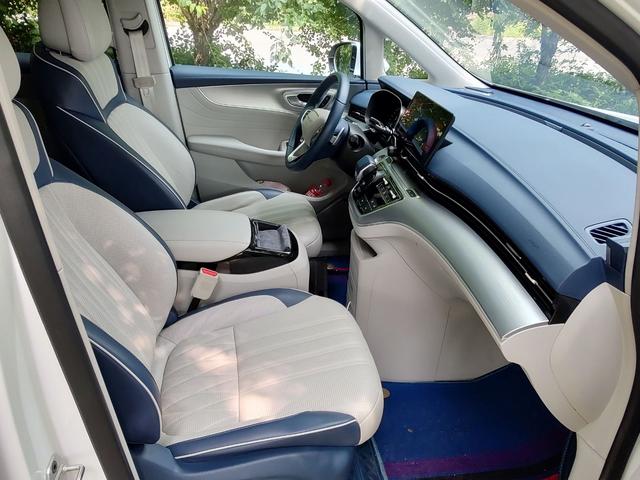 Roewe iMAX8 2022 thumb 5