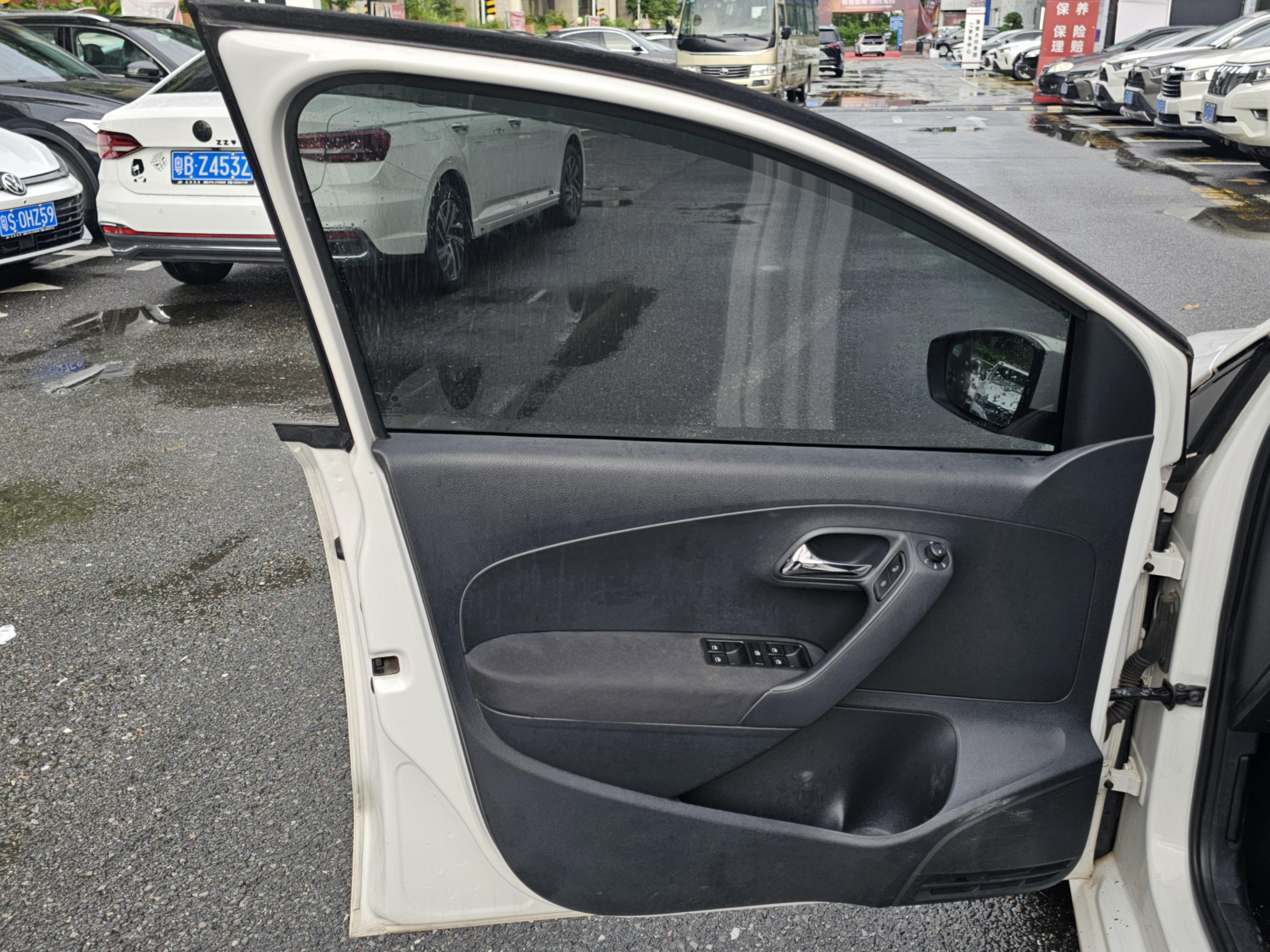 Volkswagen Polo 2016 thumb 12