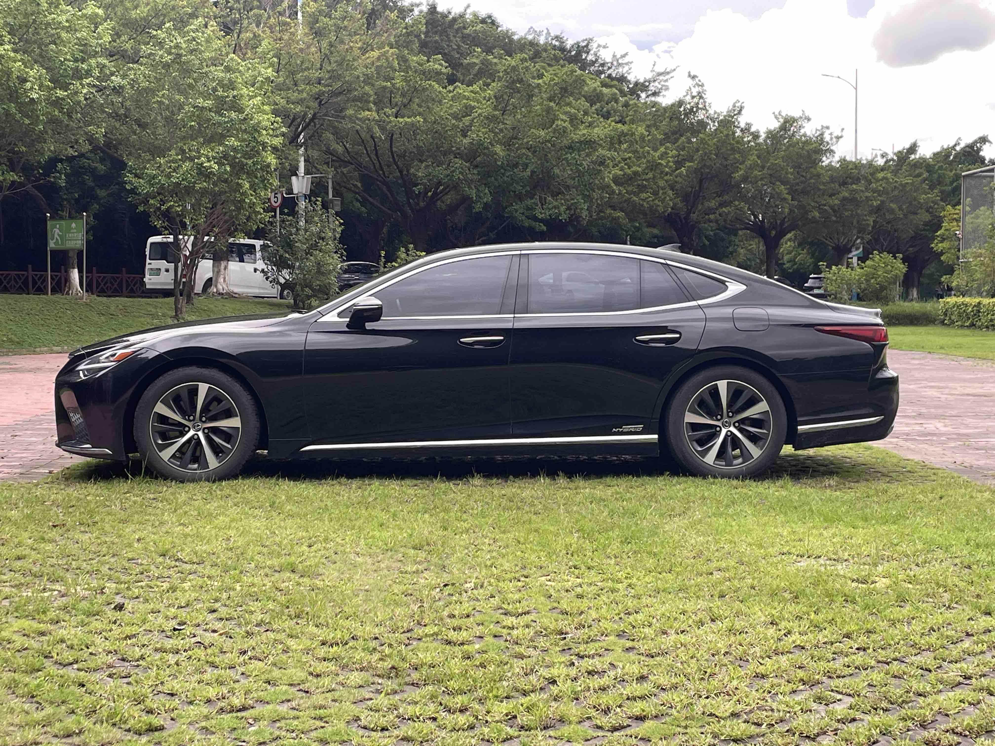 Lexus LS 2021 thumb 2