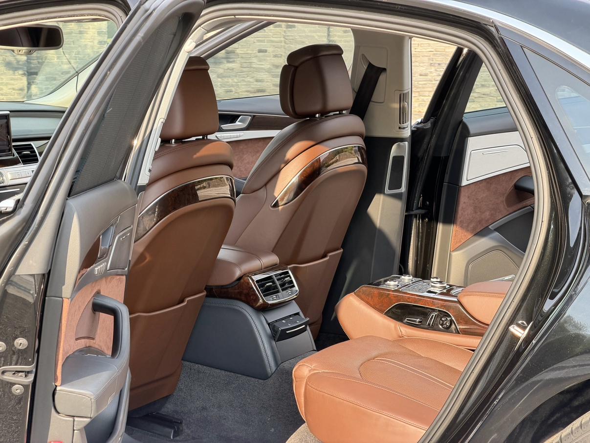 Audi A8 2016 thumb 8