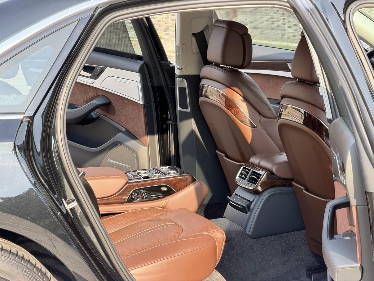 Audi A8 2016 thumb 9