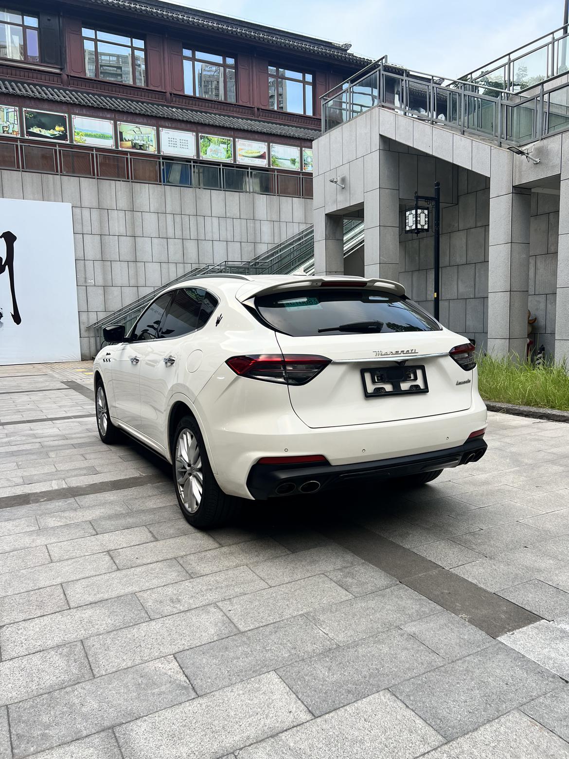 Maserati Levante 2022 thumb 2