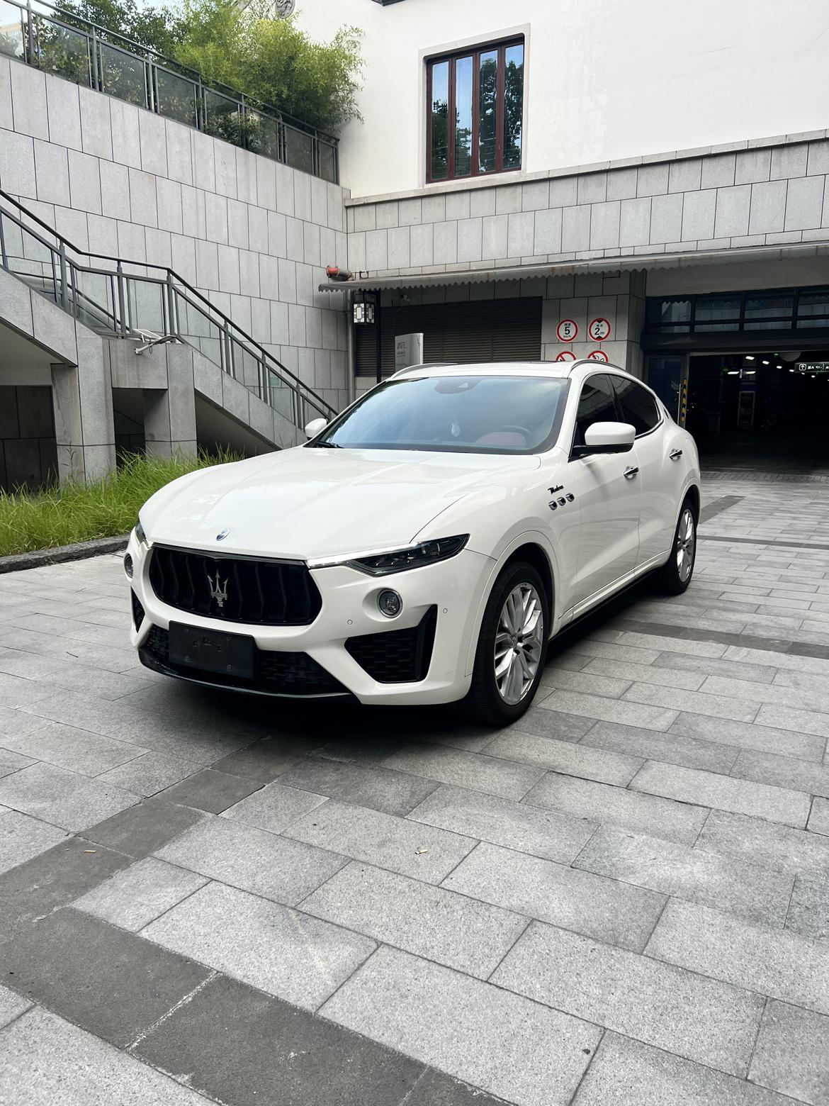 Maserati Levante 2022 thumb 8
