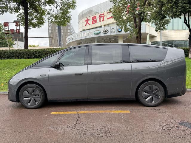 Lixiang (Li Auto) Mega 2024 thumb 12