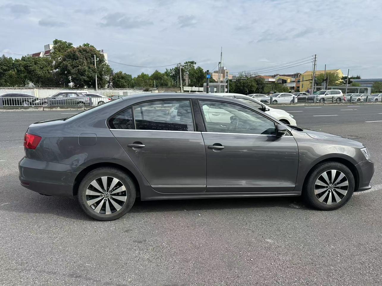 Volkswagen Sagitar 2017 thumb 6