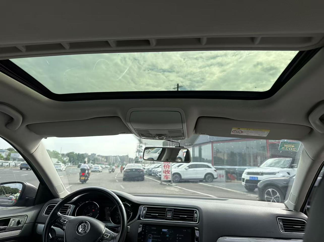 Volkswagen Sagitar 2017 thumb 9