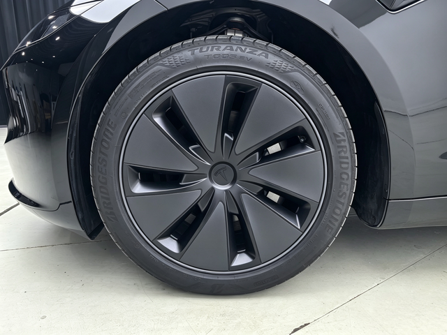 Tesla Model 3 2025 thumb 7