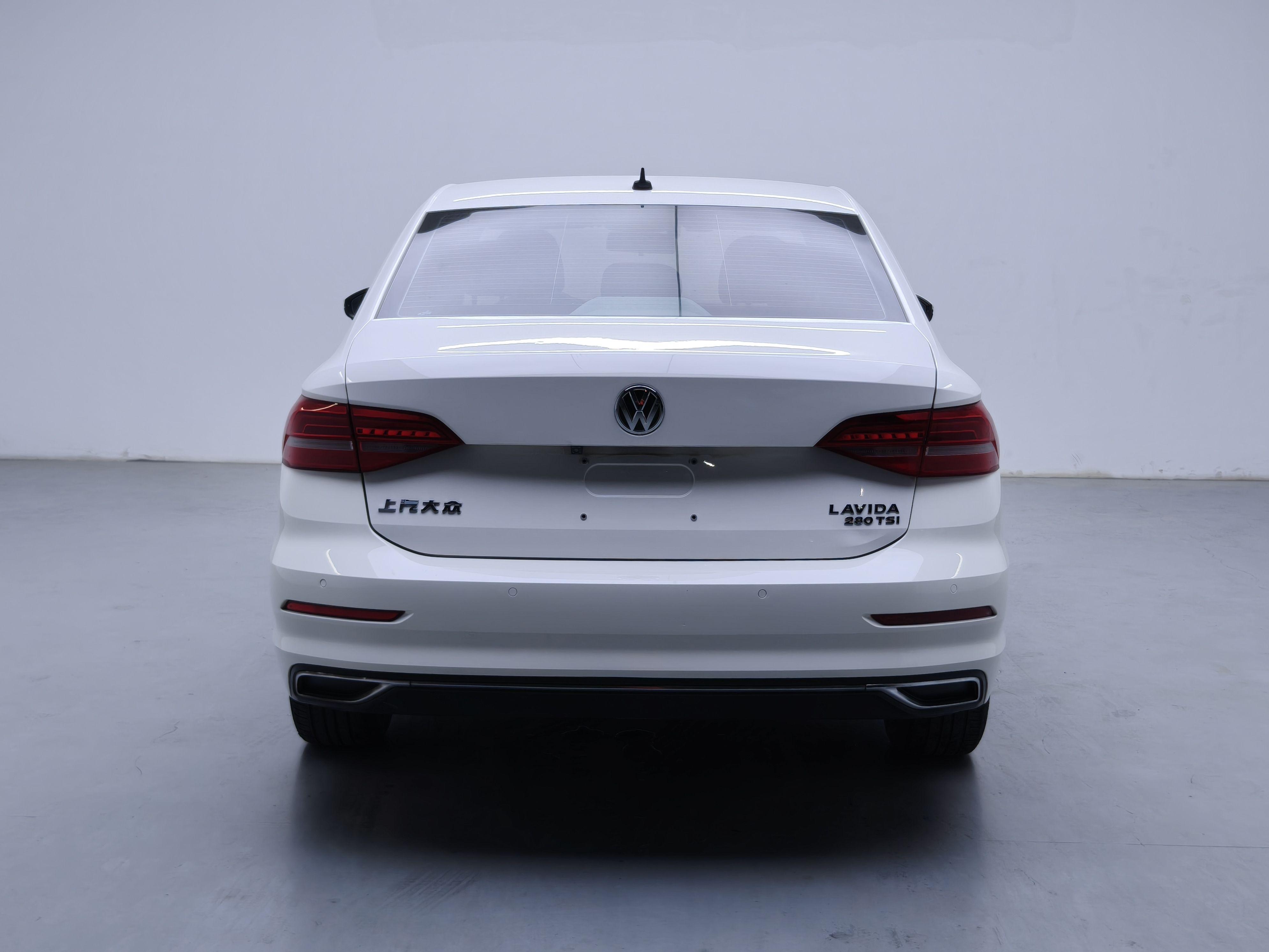 Volkswagen Lavida XR 2018 thumb 3