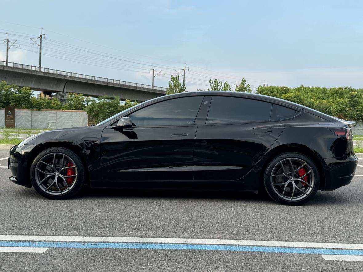 Tesla Model 3 2022 thumb 2