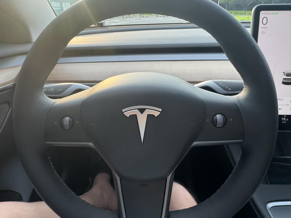 Tesla Model 3 2022 thumb 10