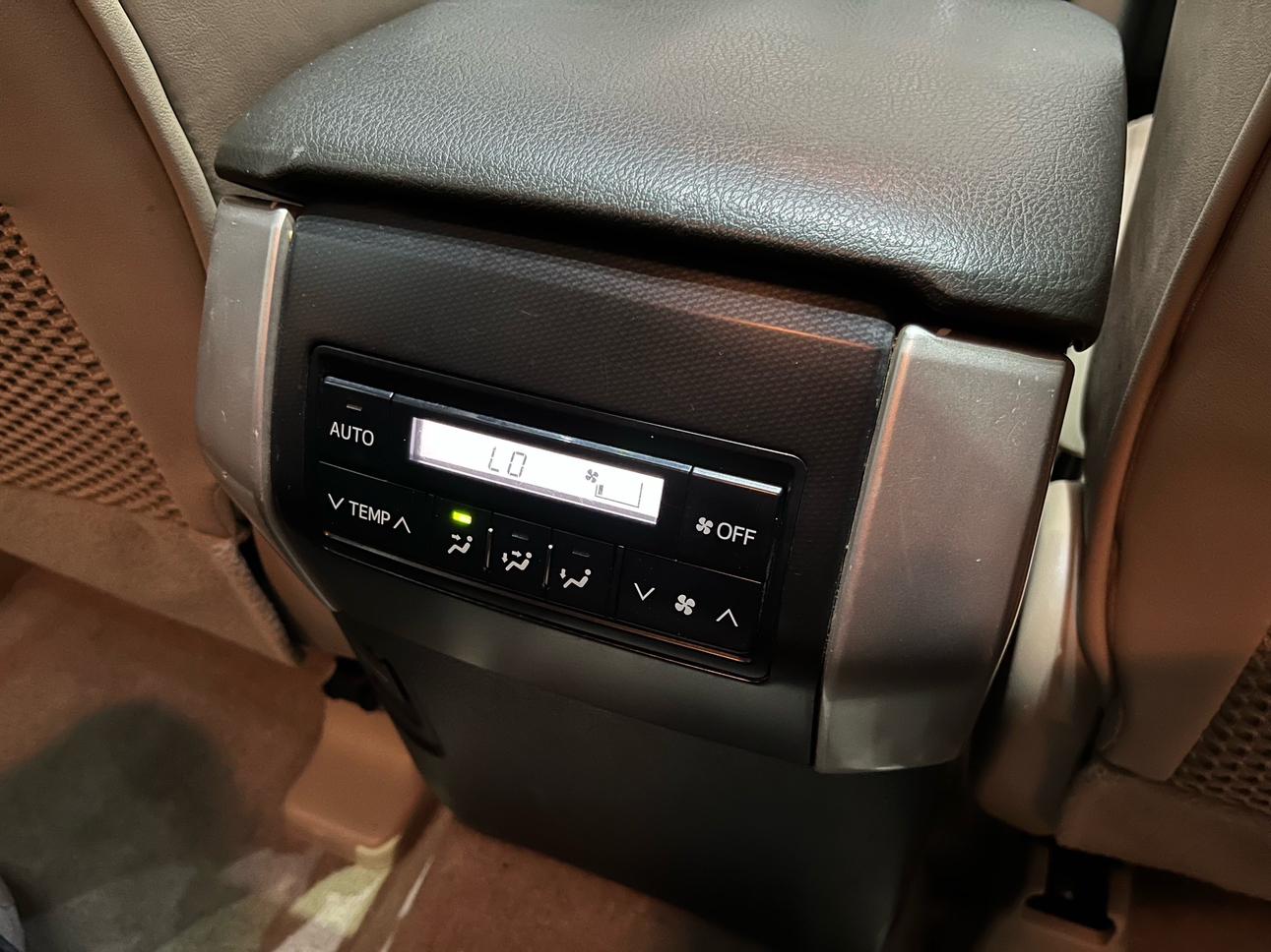 Toyota Land Cruiser Prado 2010 thumb 7