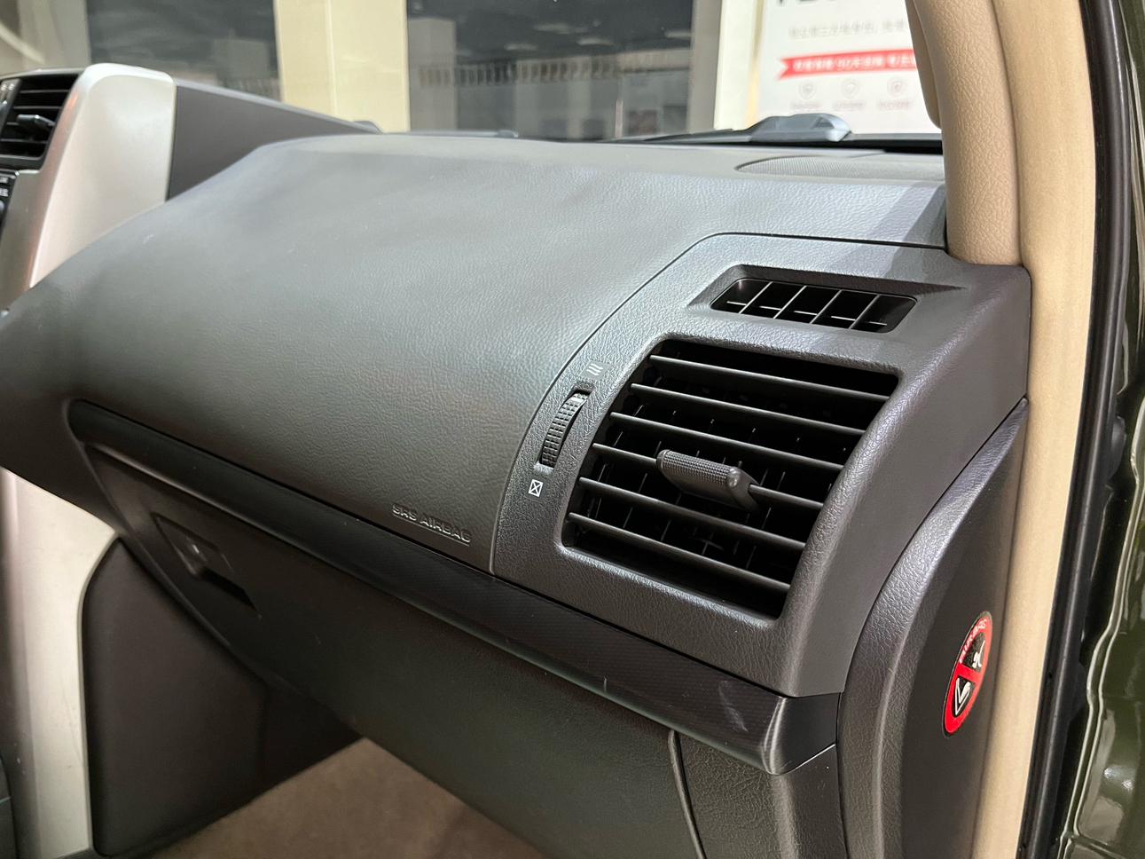 Toyota Land Cruiser Prado 2010 thumb 9