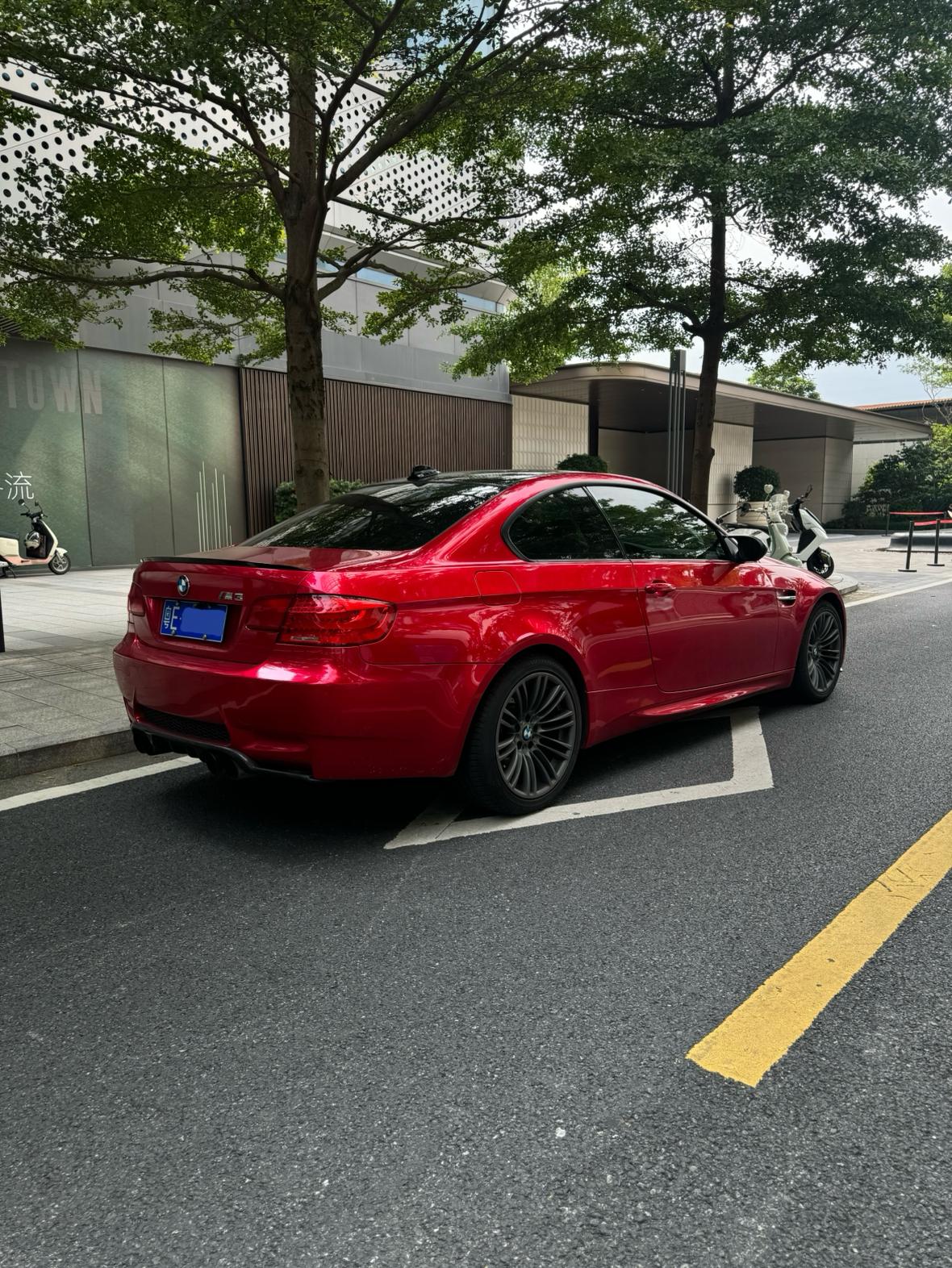 BMW M3 2011 thumb 4
