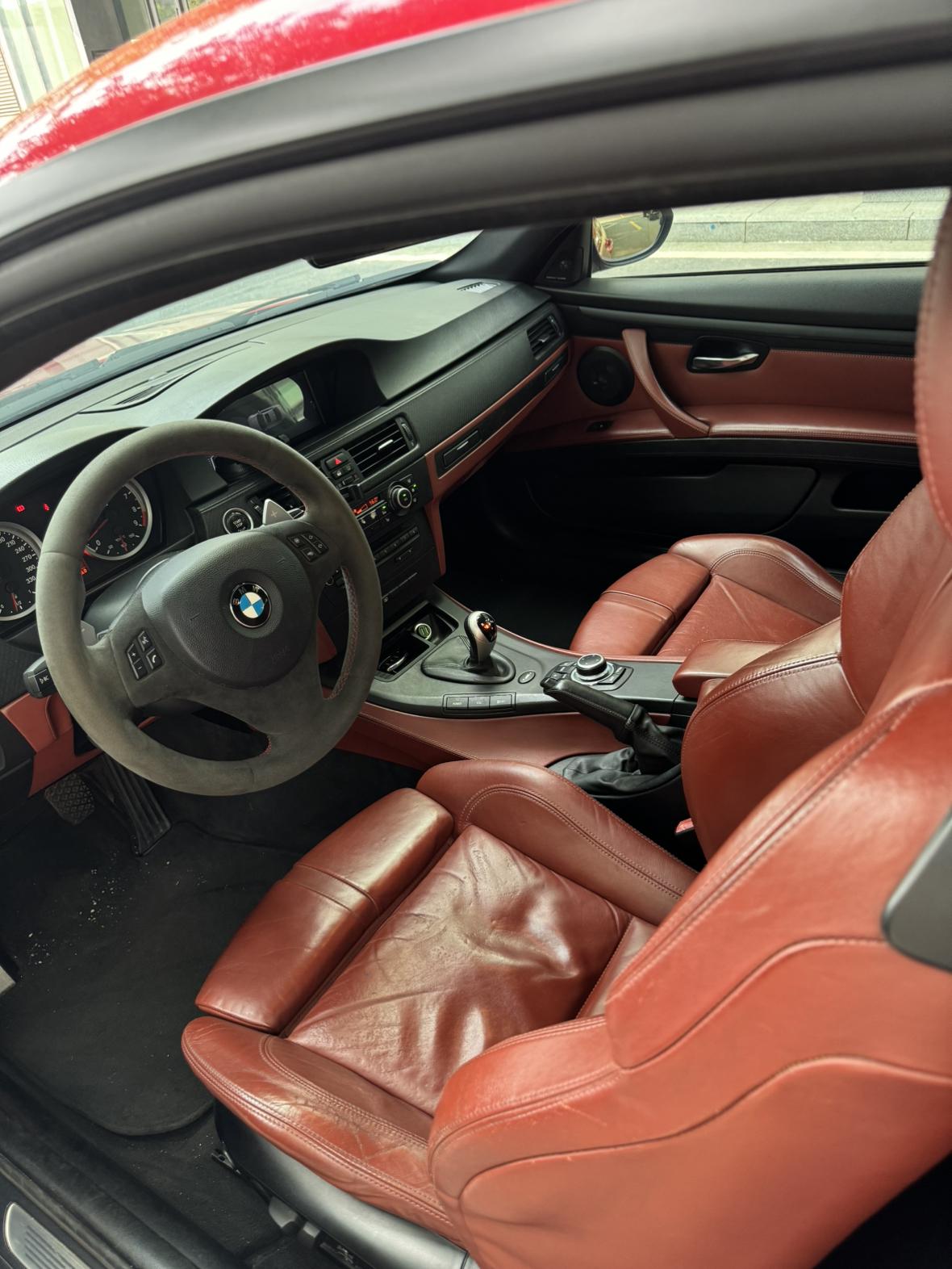 BMW M3 2011 thumb 5