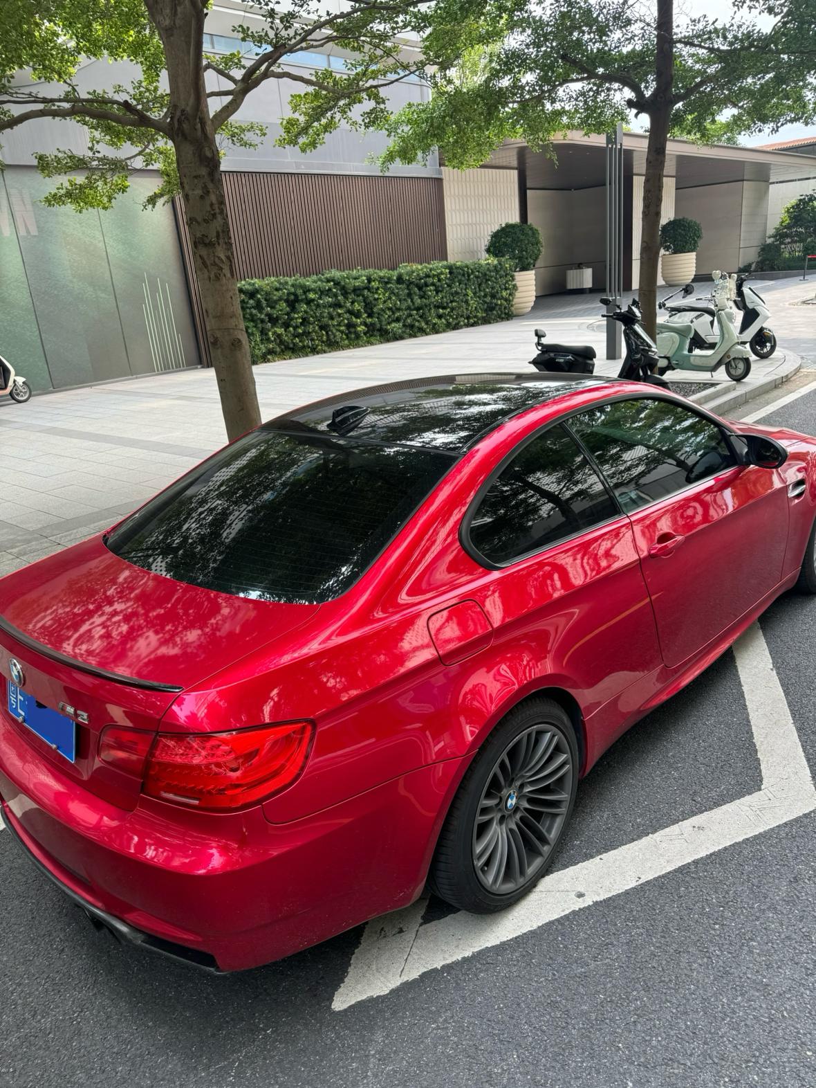 BMW M3 2011 thumb 6