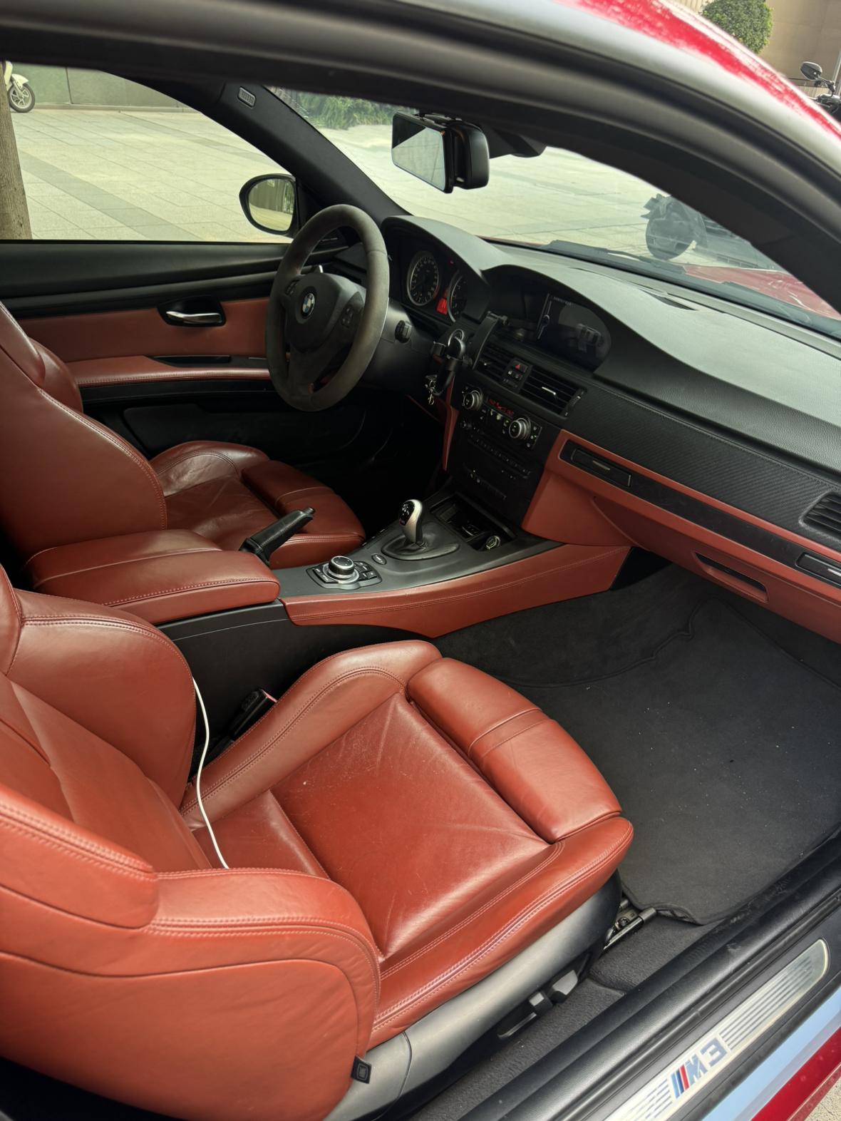 BMW M3 2011 thumb 7