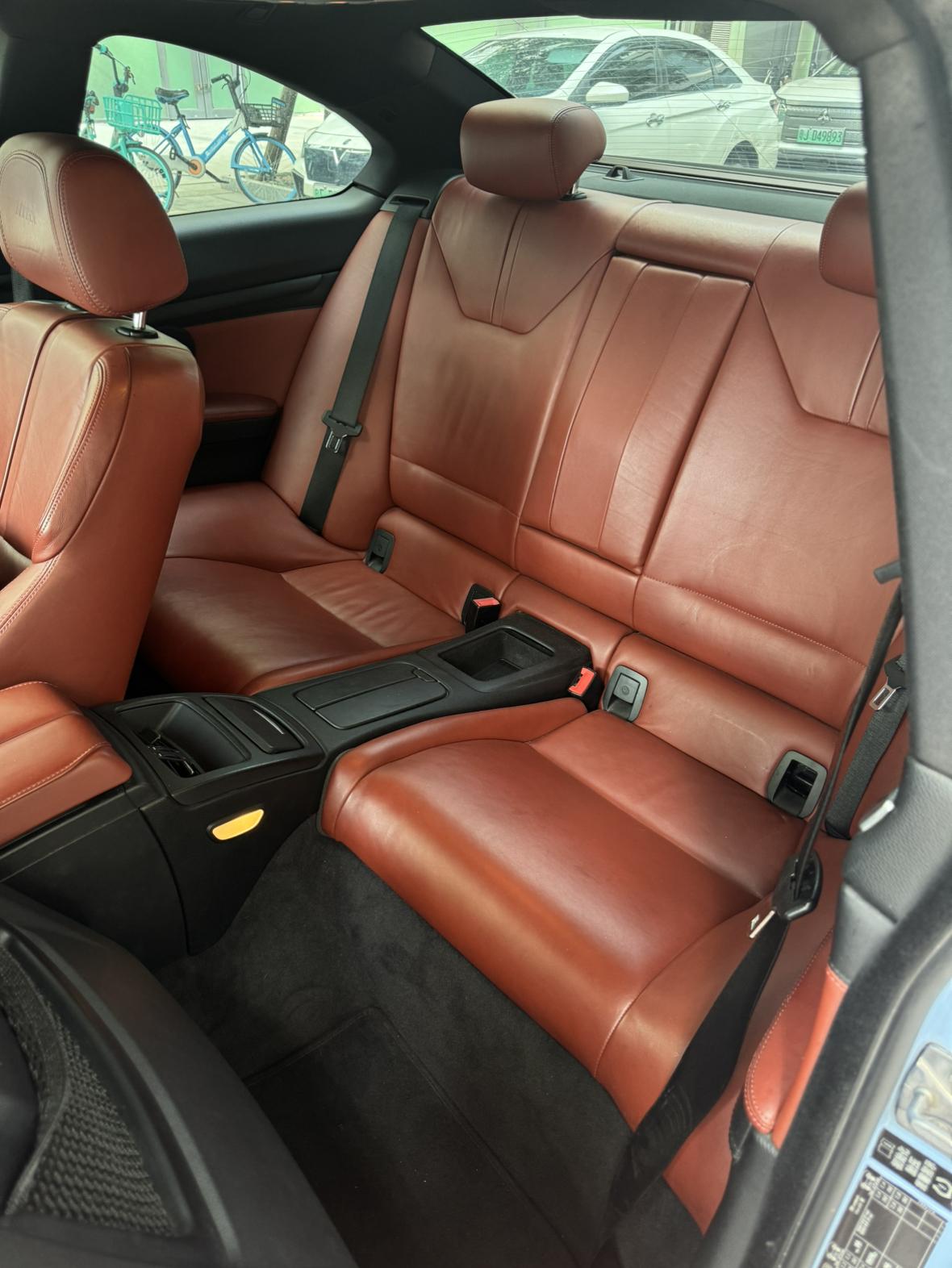 BMW M3 2011 thumb 8