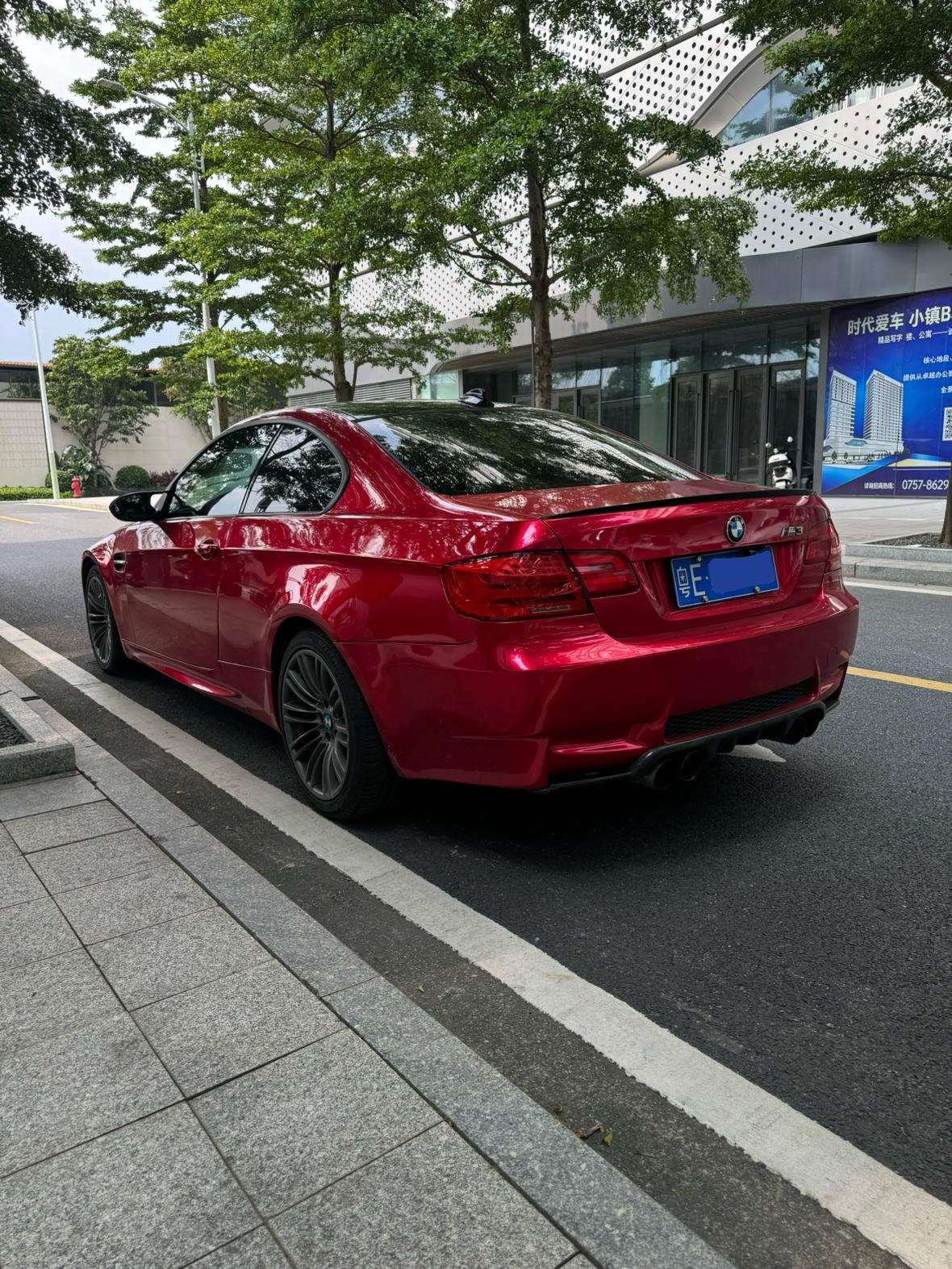 BMW M3 2011 thumb 12