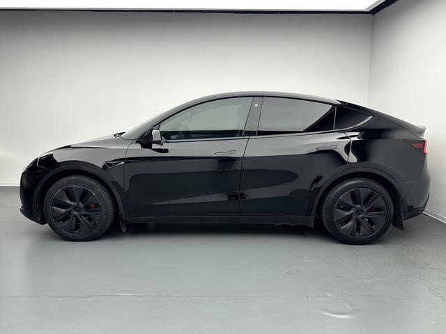 Tesla Model Y 2023 thumb 2