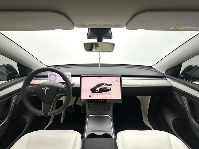 Tesla Model Y 2023 thumb 12