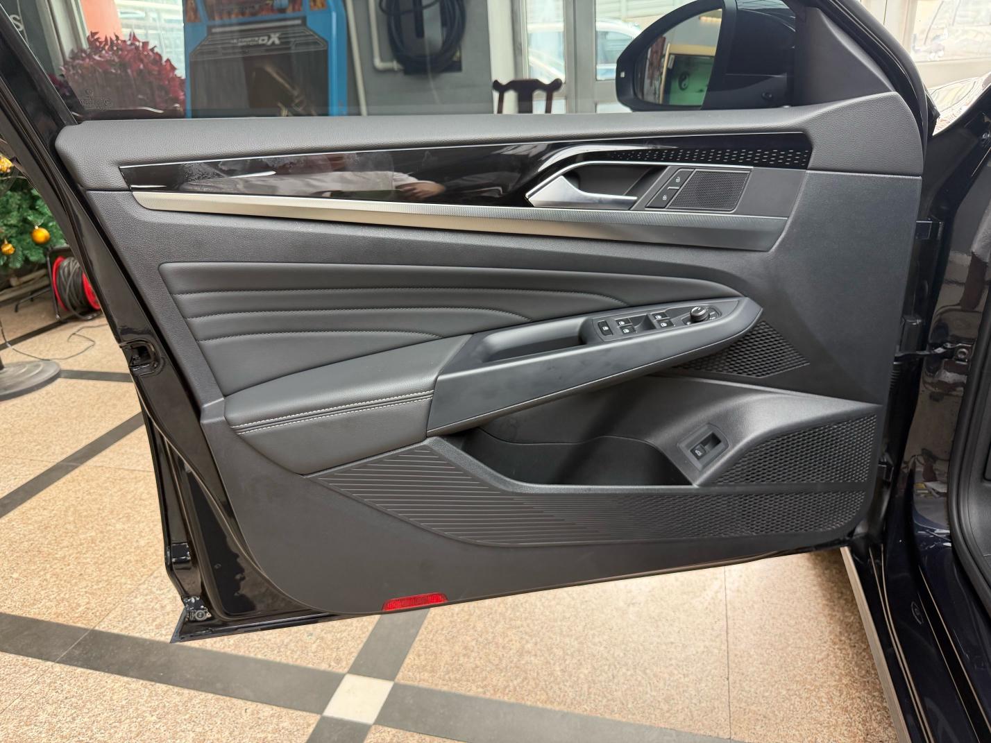 Volkswagen Passat (North America and China) 2023 thumb 8