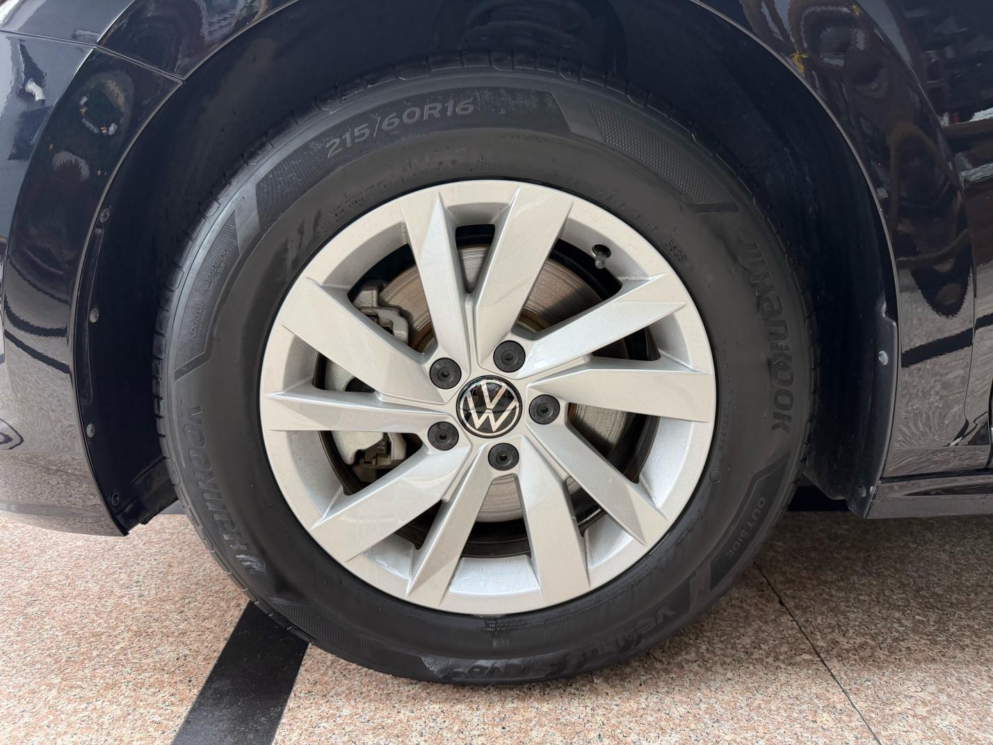 Volkswagen Passat (North America and China) 2023 thumb 9
