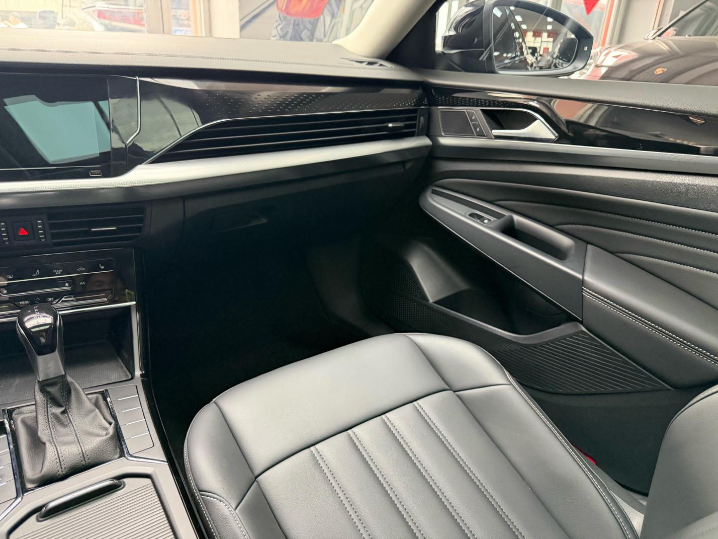 Volkswagen Passat (North America and China) 2023 thumb 10