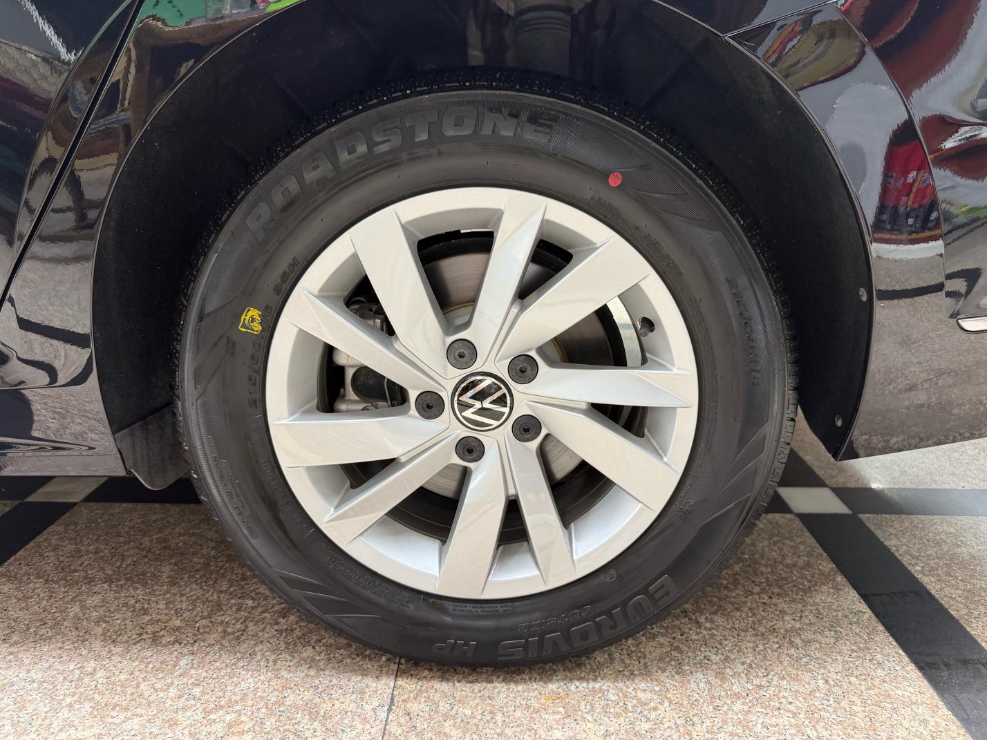 Volkswagen Passat (North America and China) 2023 thumb 6