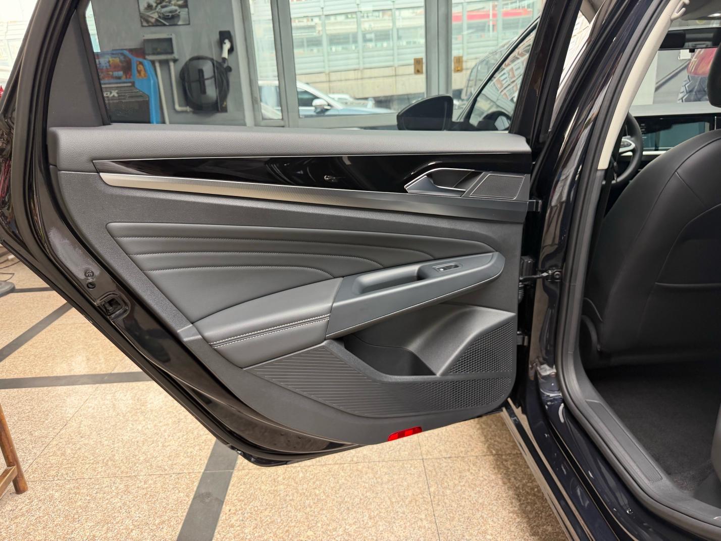 Volkswagen Passat (North America and China) 2023 thumb 8