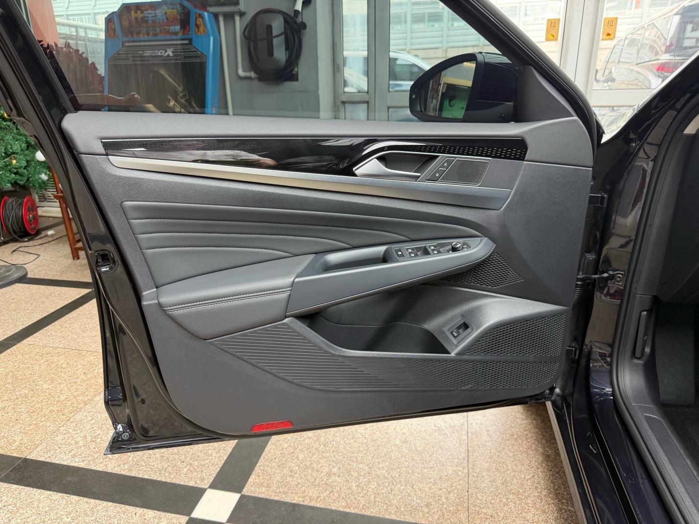 Volkswagen Passat (North America and China) 2023 thumb 10